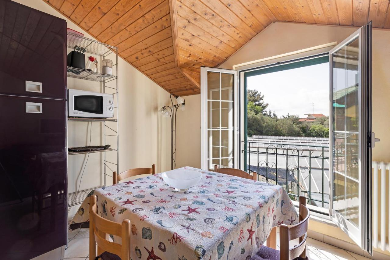 La Casa Di Lady Lägenhet Ceriale Exteriör bild